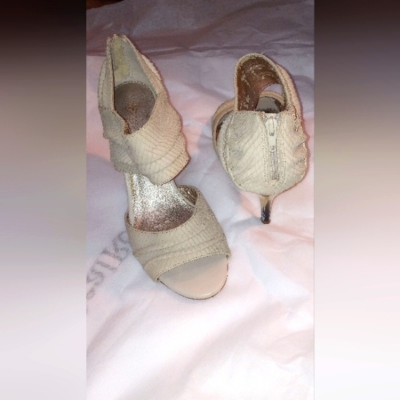 Isola Stiletto open toe heels. Cream snakeskin Leather Design. Size 9. - Picture 8 of 10